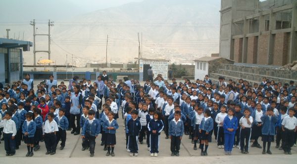 リマ郊外マンチャイにある小学校。